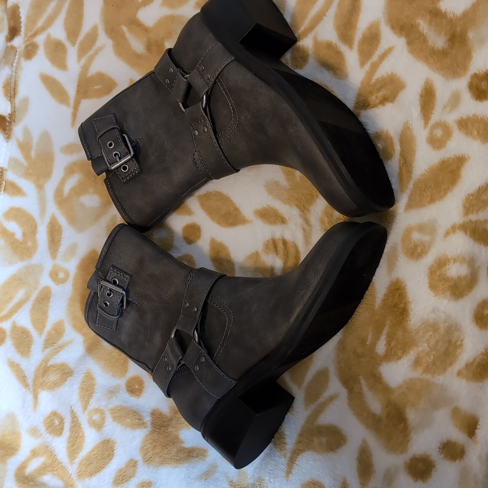 Open Edit Gray Moto Biker Ankle Boots Buckle Harness Block Heel NWOB 6.5